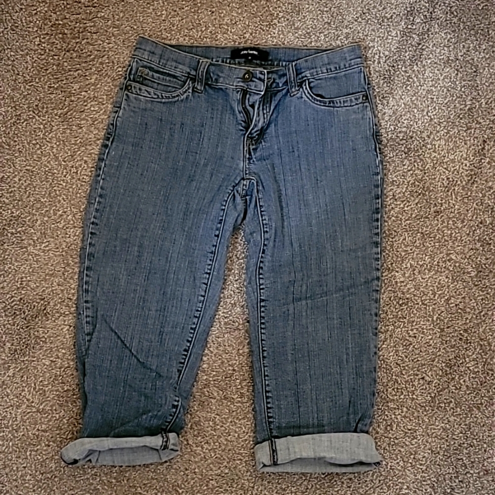 Daisy Fuentes size 2 cropped jeans